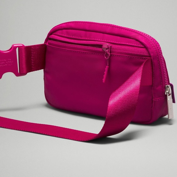 🍋 Lululemon Everywhere Belt Bag in Berry FINAL OFFER - Picture 7 of 16